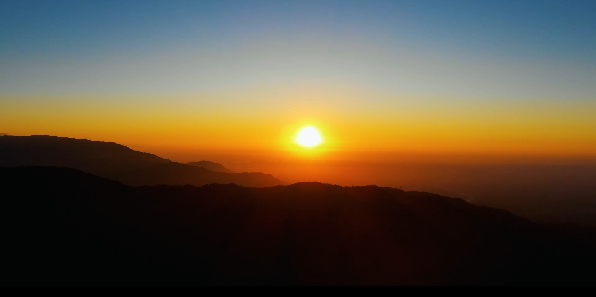 श्री अन्तु डाँडाबाट सूर्योदयको दृश्य